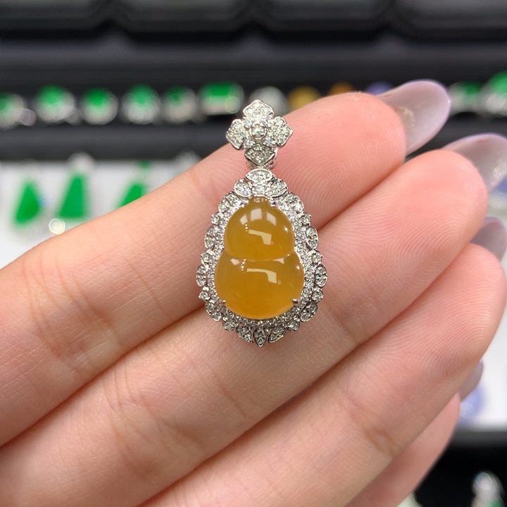 翡翠吊坠(不含链)18K金镶嵌芬达色