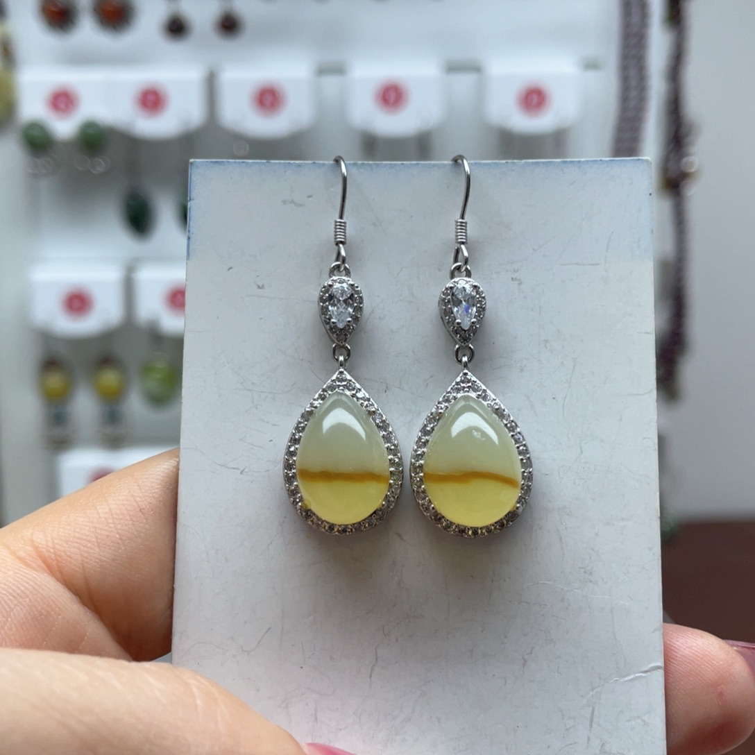 蛇纹石玉耳饰未镶嵌一****）