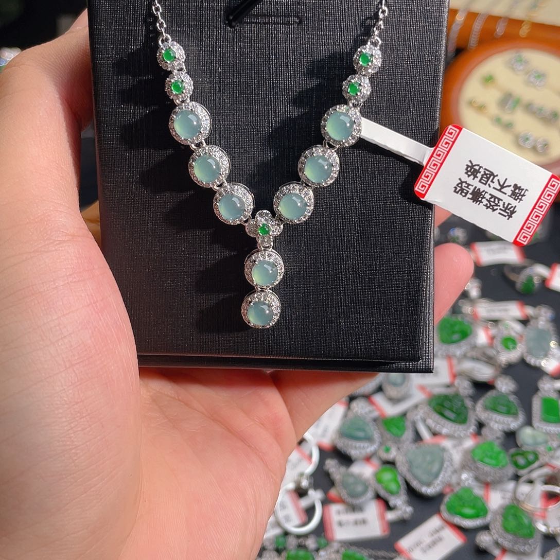 翡翠未镶嵌项链 