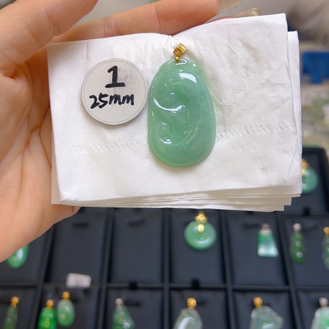 翡翠颈饰18K金镶嵌翡翠