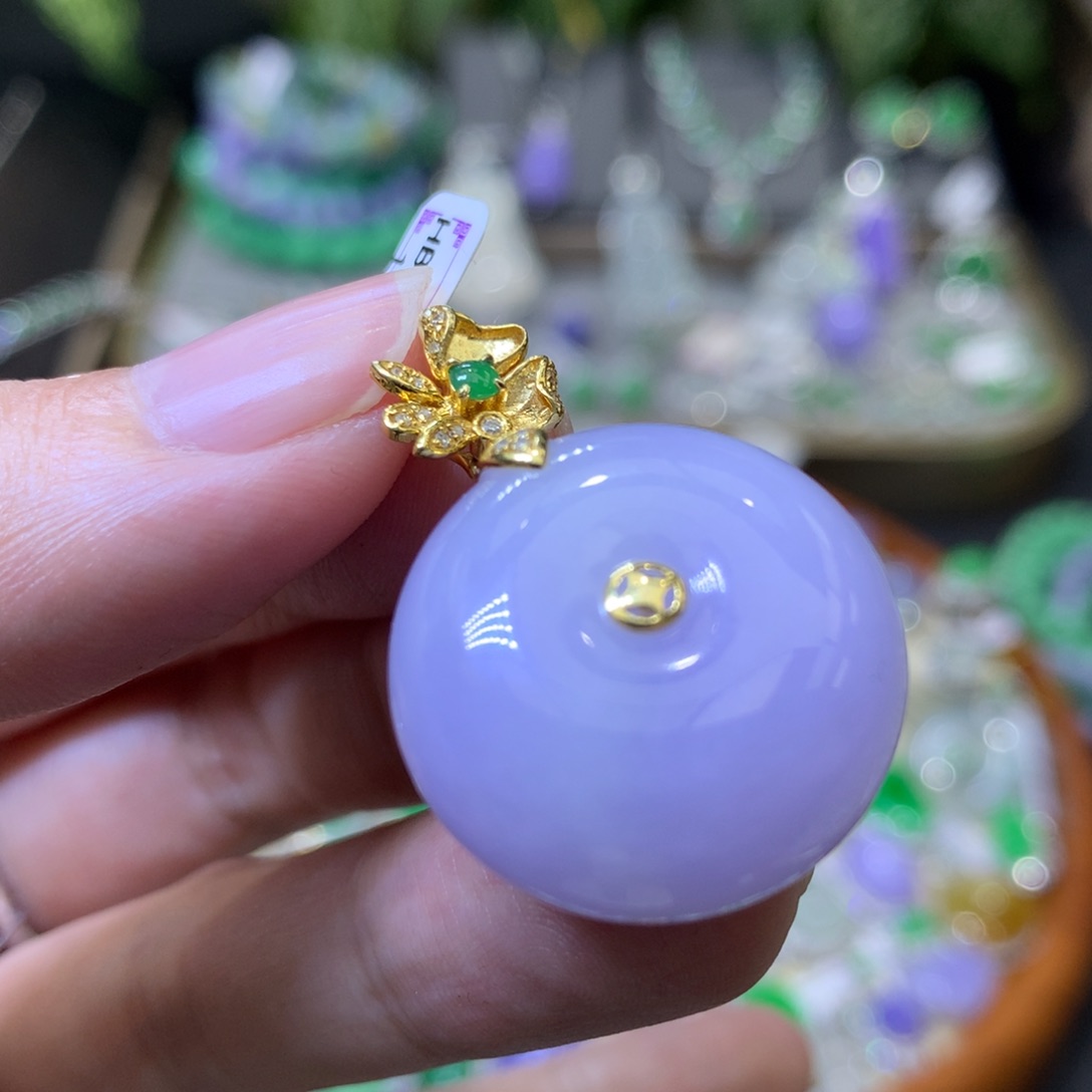 颈饰18K金镶嵌翡翠