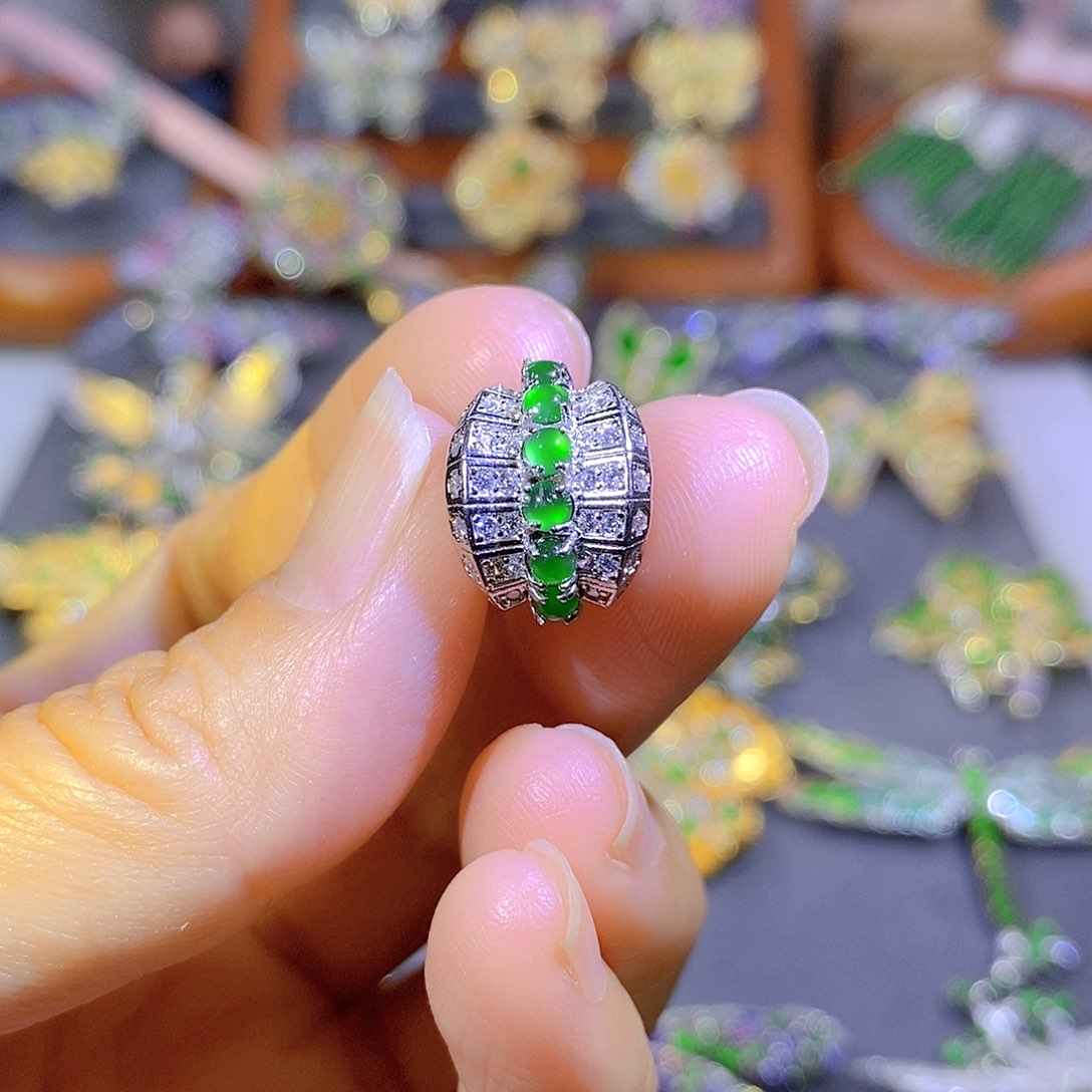 颈饰银S925镶嵌翡翠