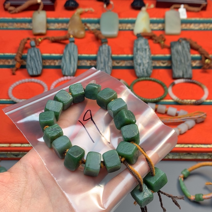 和田玉（糖玉）颈饰未镶嵌吳