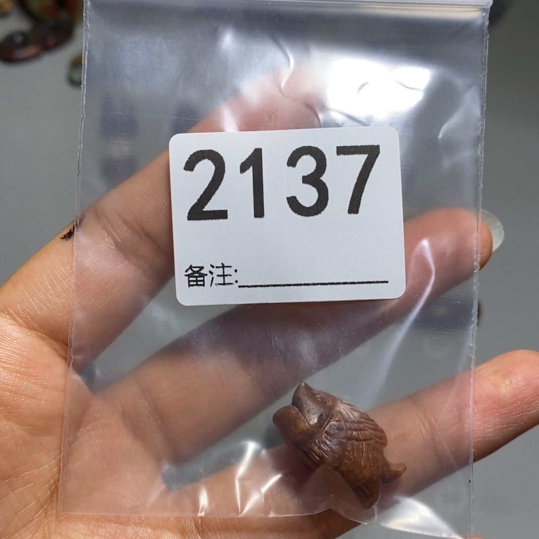 颈饰未镶嵌透闪石质玉宾*