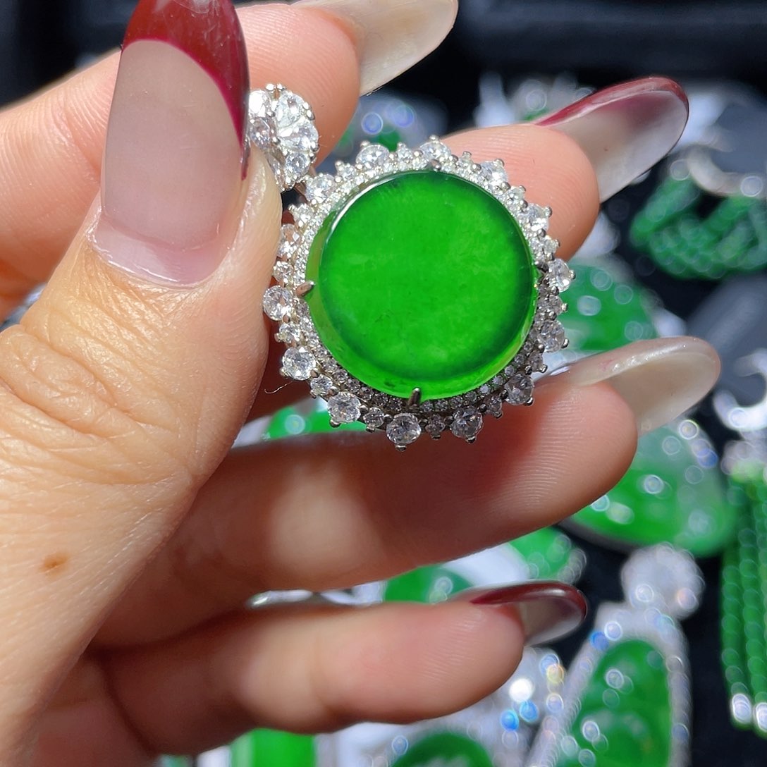 翡翠颈饰银S925镶嵌翡翠