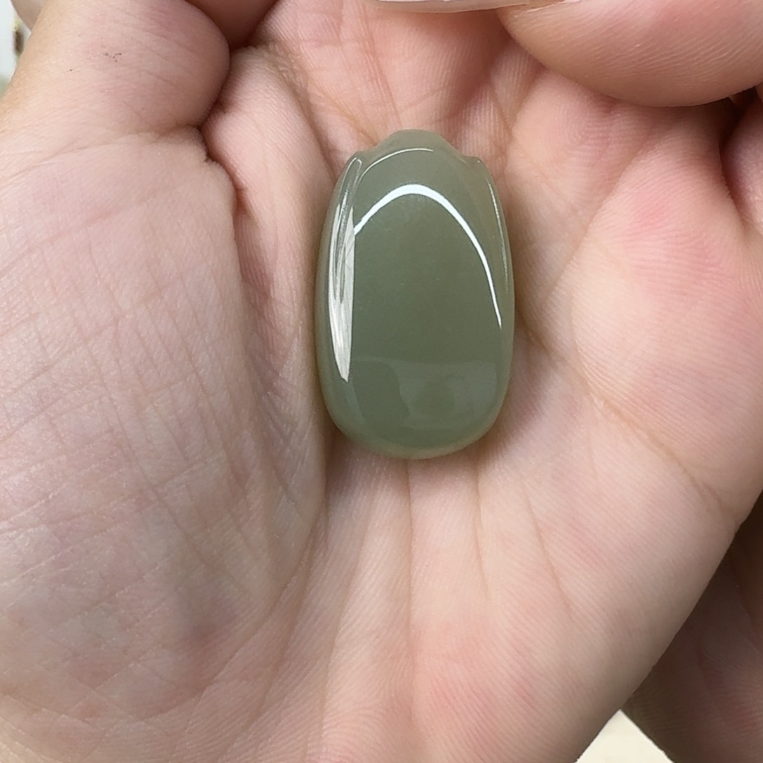 颈饰未镶嵌和田玉霞**?