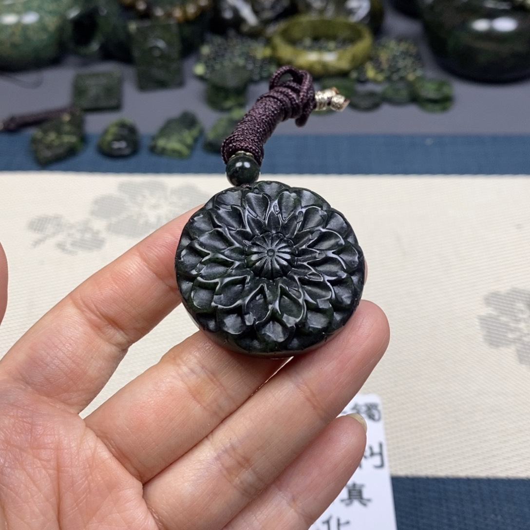 蛇纹石玉吊坠(不含链)未镶嵌