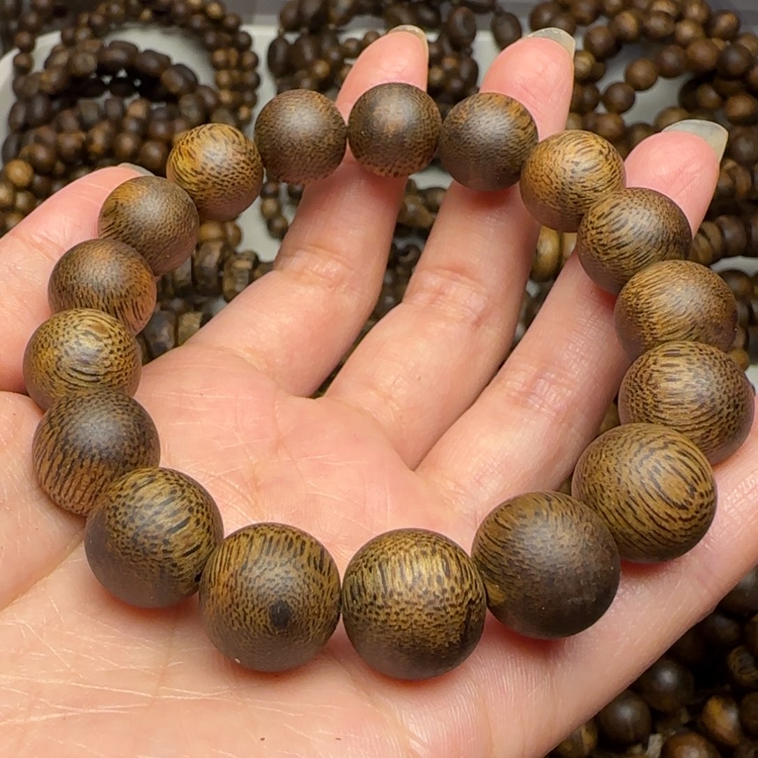 沉香手串无***。单圈15.3克1.3规格海南乌身老料