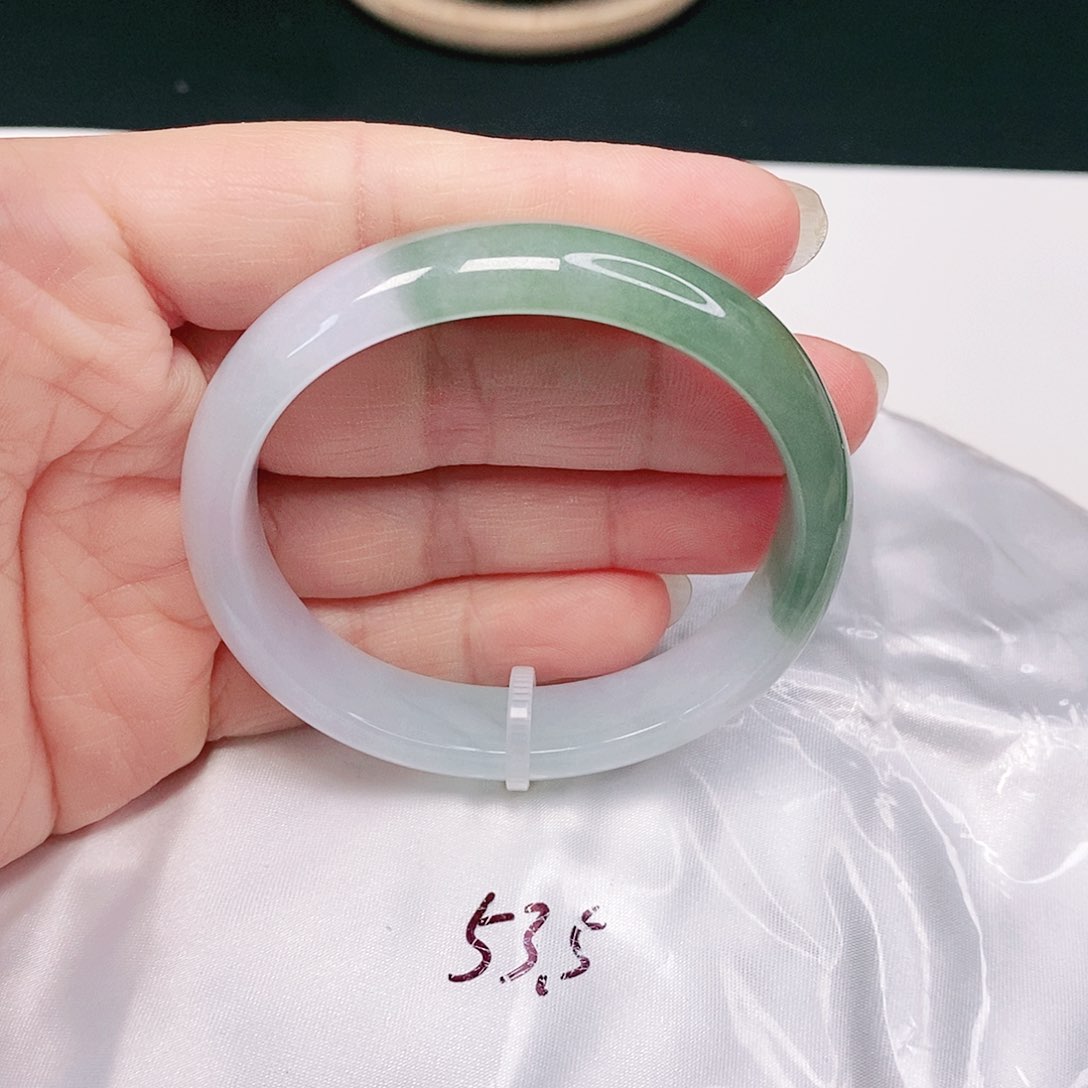 【闪购商品】翡翠手镯未镶嵌贵妃