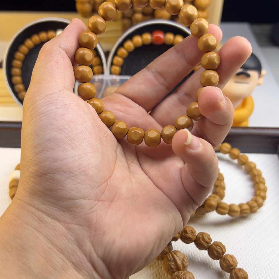 吊坠猴头核桃亮面六方9+mm全品无暇