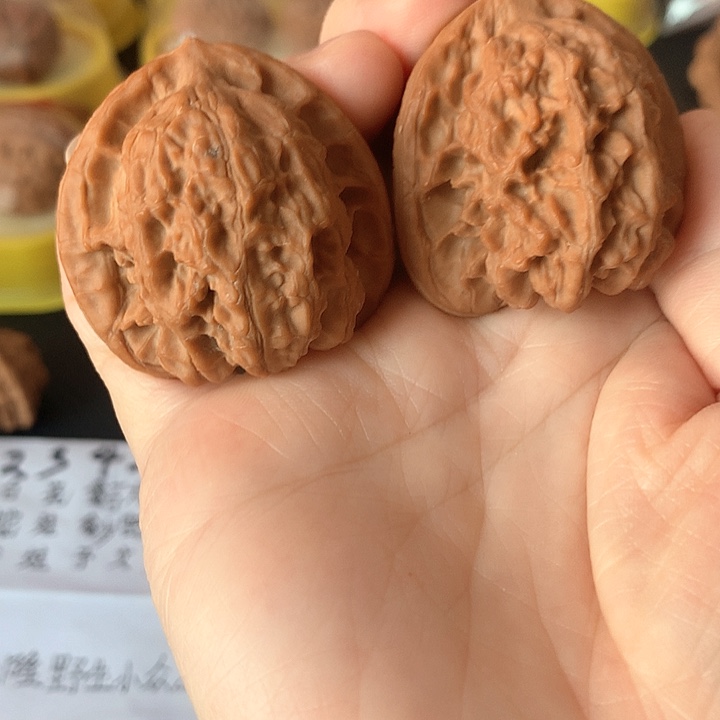 文玩核桃吊坠41尺梨木台