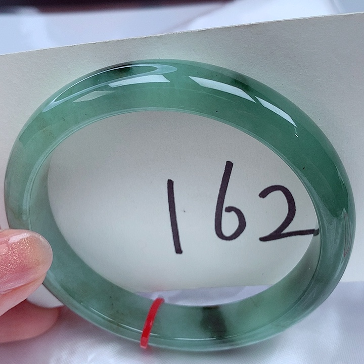 翡翠手镯未镶嵌翡翠