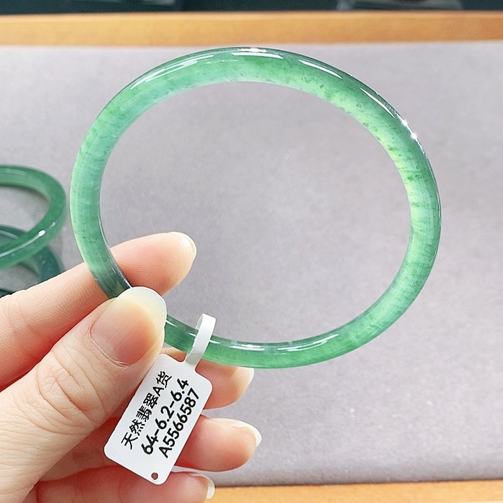 翡翠未镶嵌手镯（圆镯）