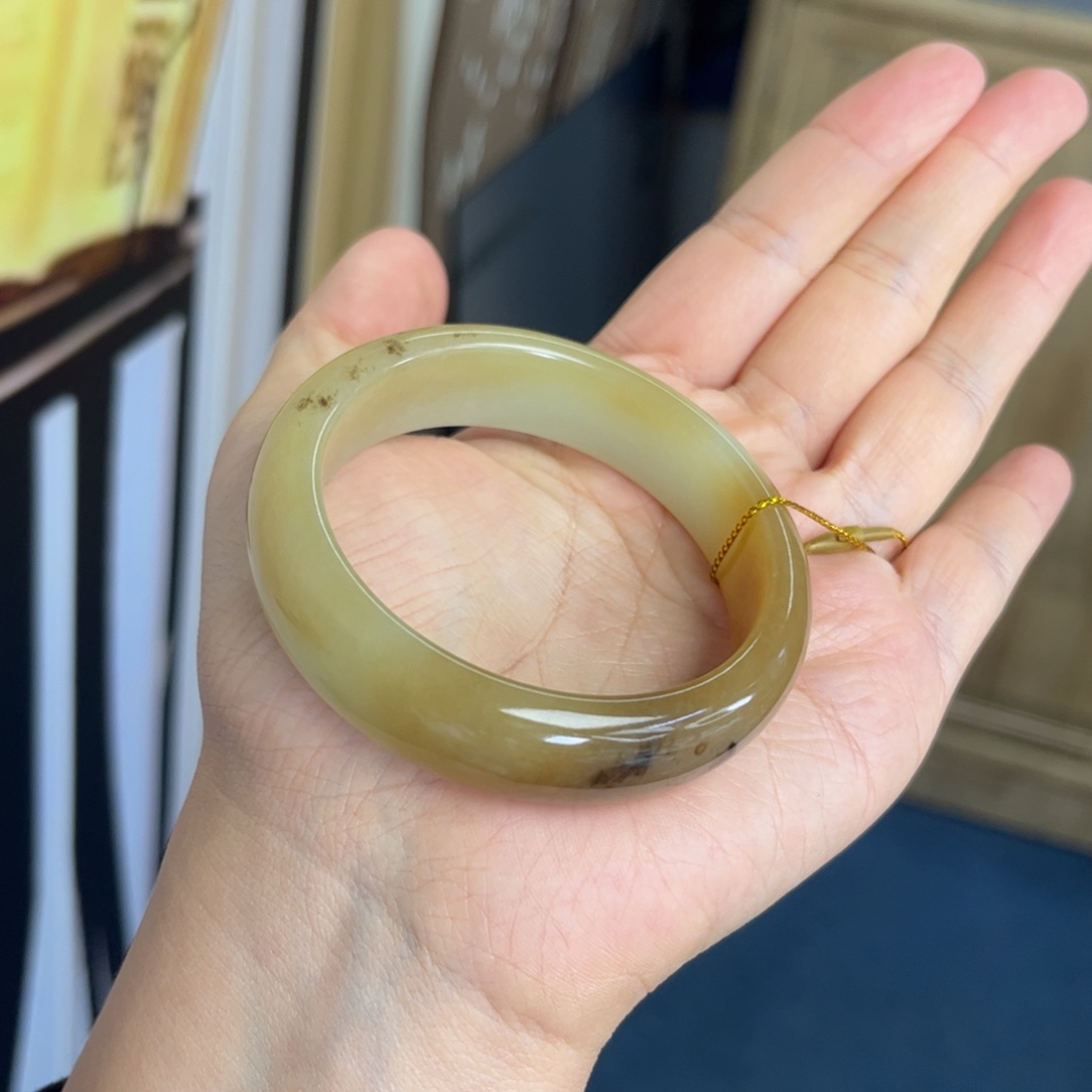 夏***凤未镶嵌手镯和田玉