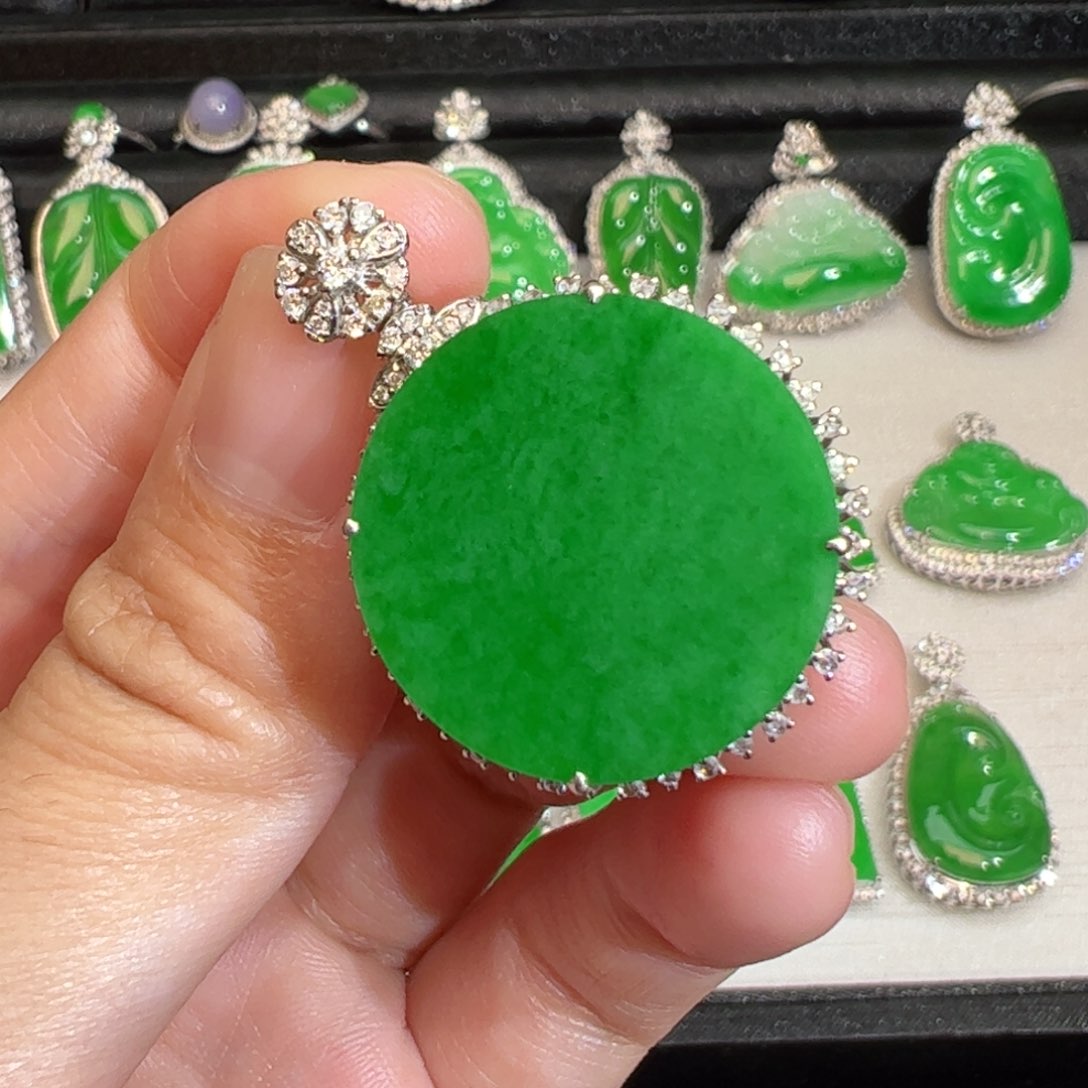 翡翠吊坠(不含链)18K金镶嵌