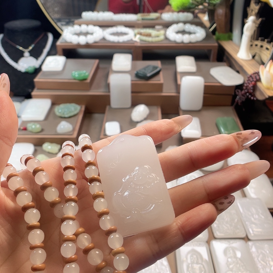 এ***࿐石英质玉（金丝玉）未镶嵌颈饰新疆金丝玉双面雕工