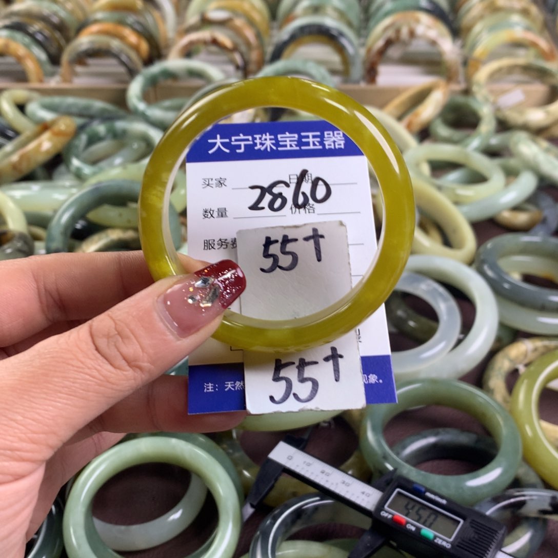 蛇纹石玉手镯未镶嵌2860 