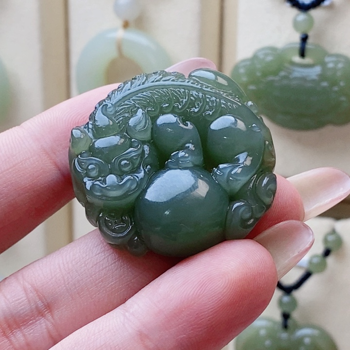 小***友和田玉未镶嵌颈饰