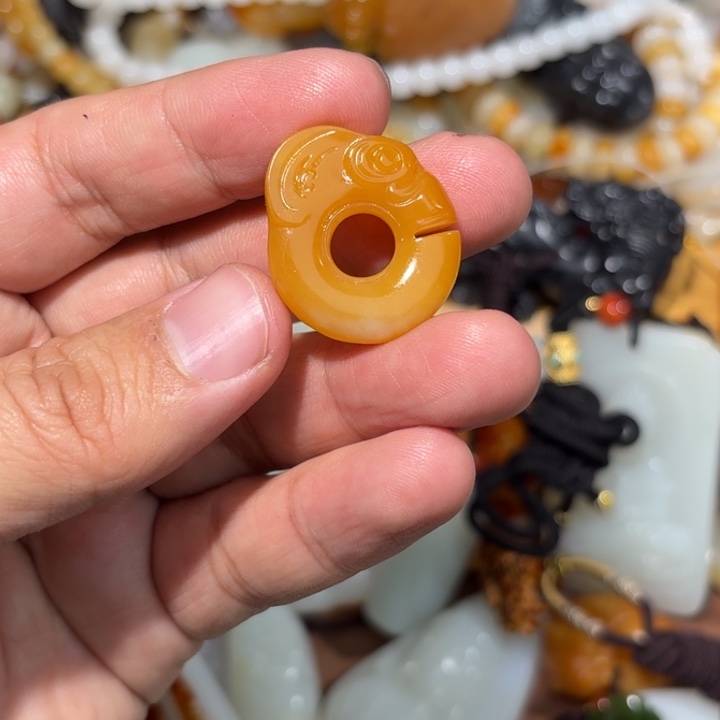 和田玉颈饰未镶嵌