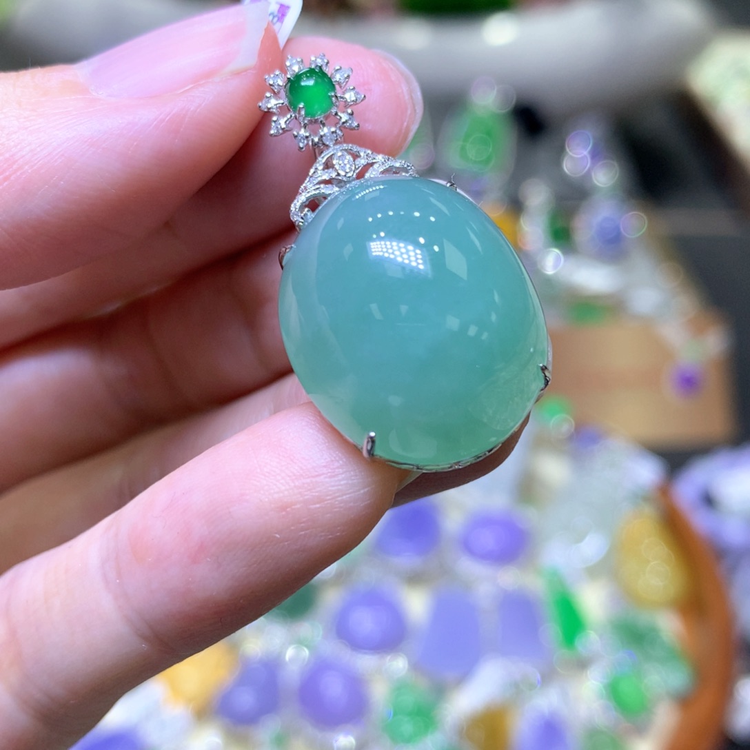 【闪购商品】翡翠颈饰18K金镶嵌翡翠吊坠项链