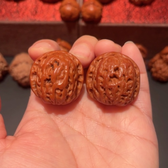 文玩核桃吊坠白狮子