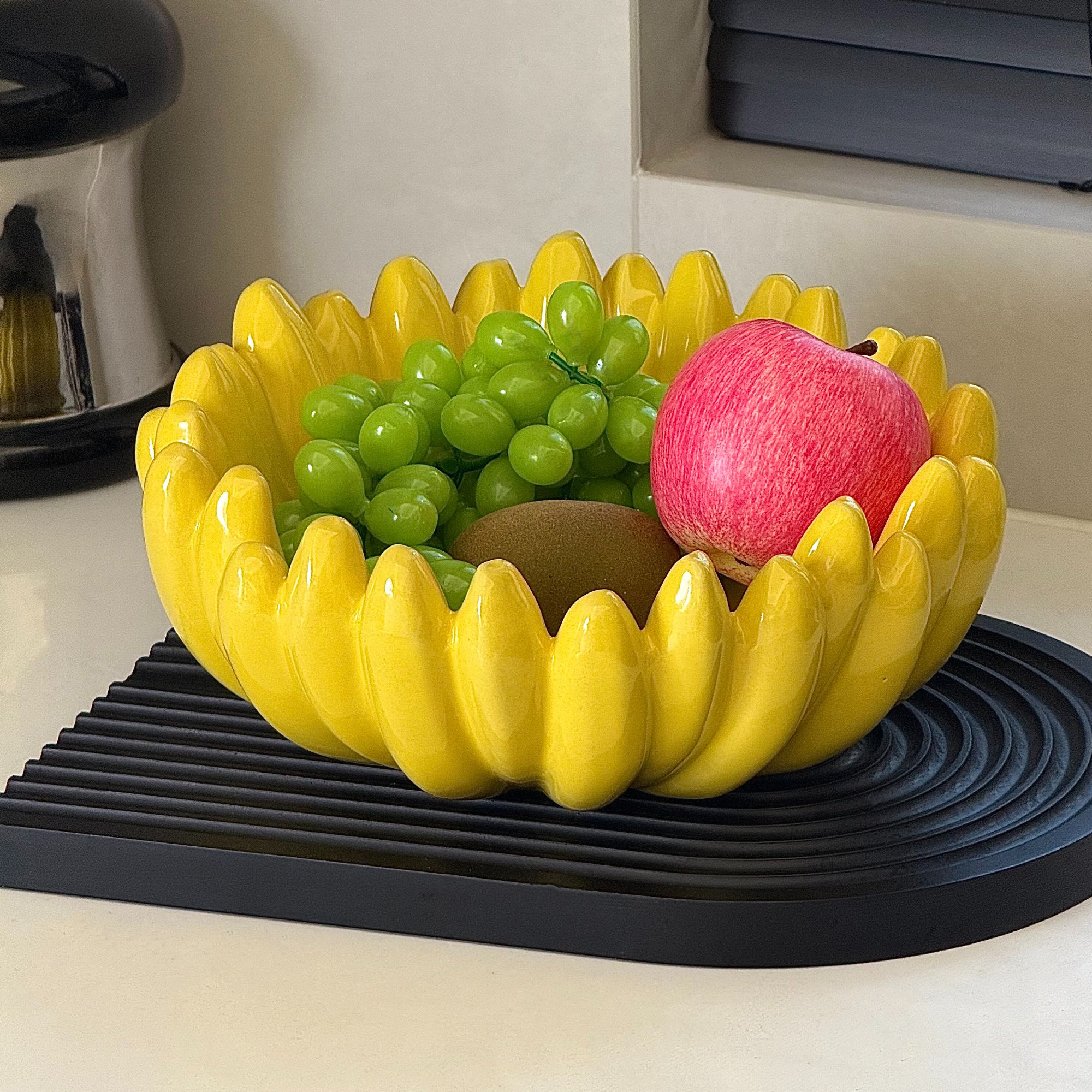 小户型家用香蕉果盘创意高颜值桌面陶瓷收纳篮北欧客厅摆件糖果盘