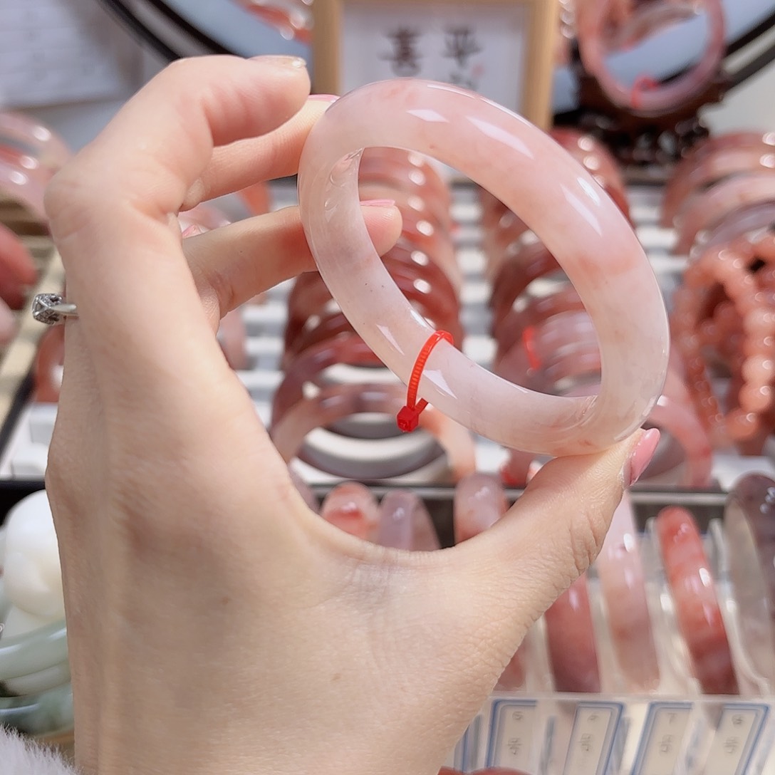 石英质玉手镯未镶嵌花*