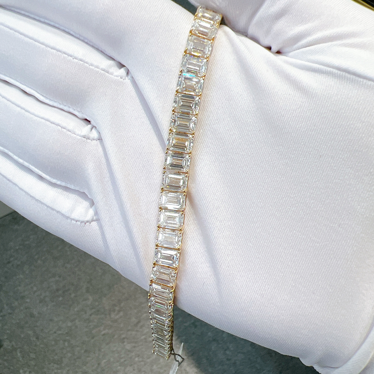 实验室培育钻石750 单颗1ct祖母切培育钻石网球手链 18.5cm 37p