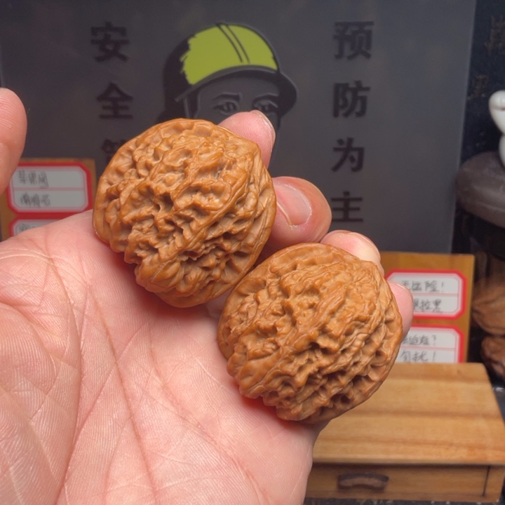 文玩核桃吊坠野牛38全品41克