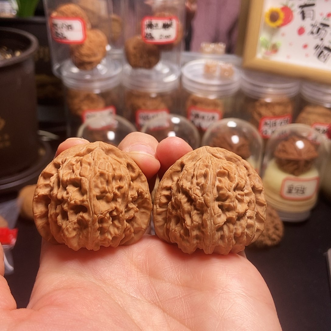 文玩核桃吊坠42三角白全品