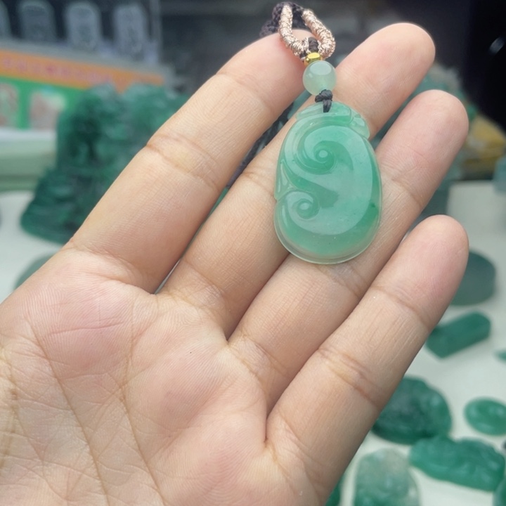 石英质玉未镶嵌颈饰