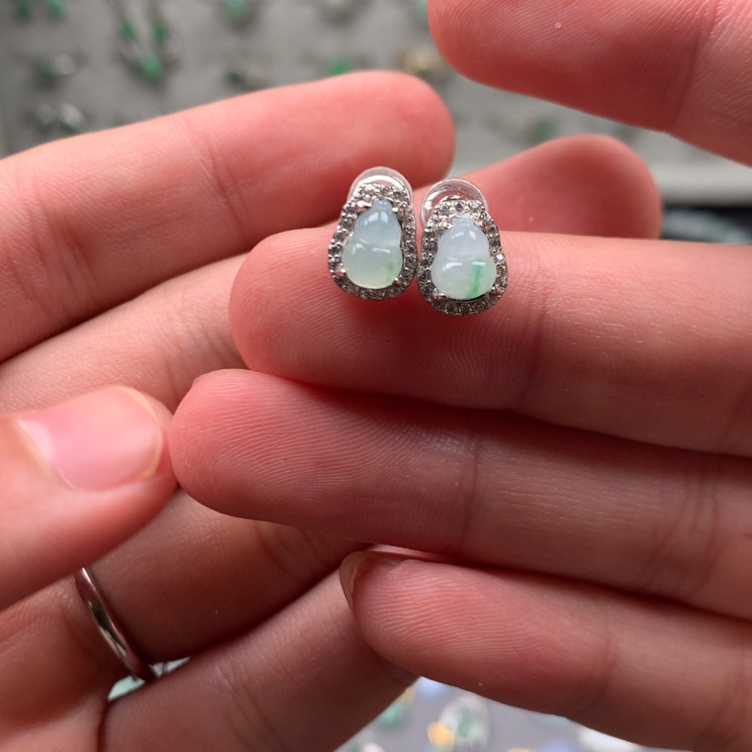 翡翠未镶嵌颈饰你是