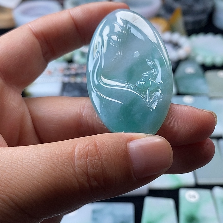 翡翠挂件未镶嵌翡翠的