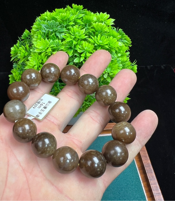 新疆和田玉【金山糖玉手串】卡16多样性发其一