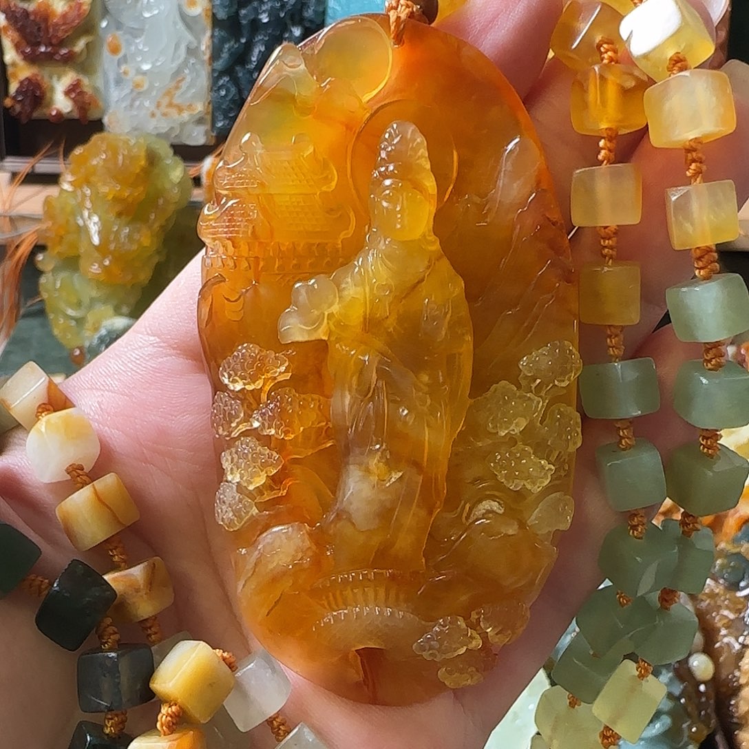 未镶嵌蛇纹石玉颈饰观音