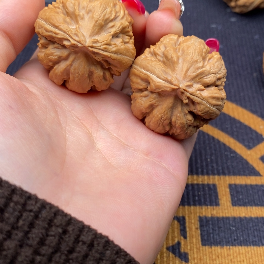 过***人文玩核桃吊坠霸王龙