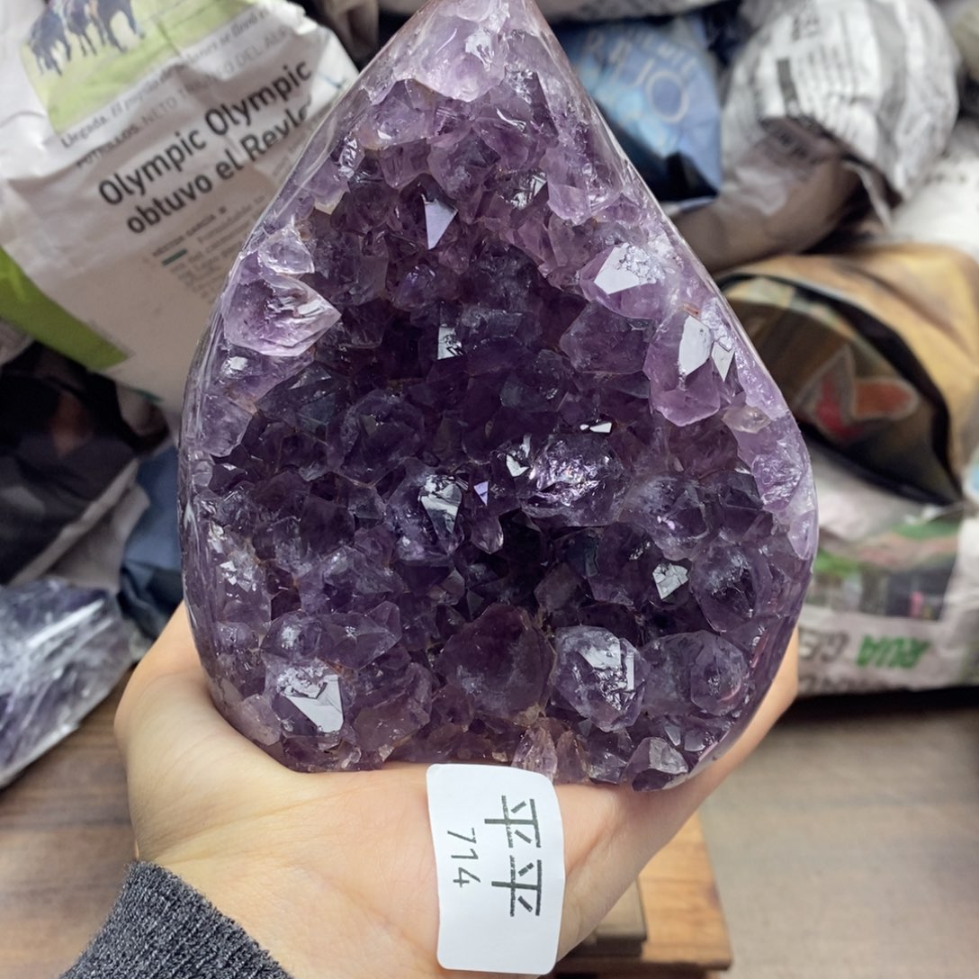 未镶嵌水晶大型摆件（非配饰）