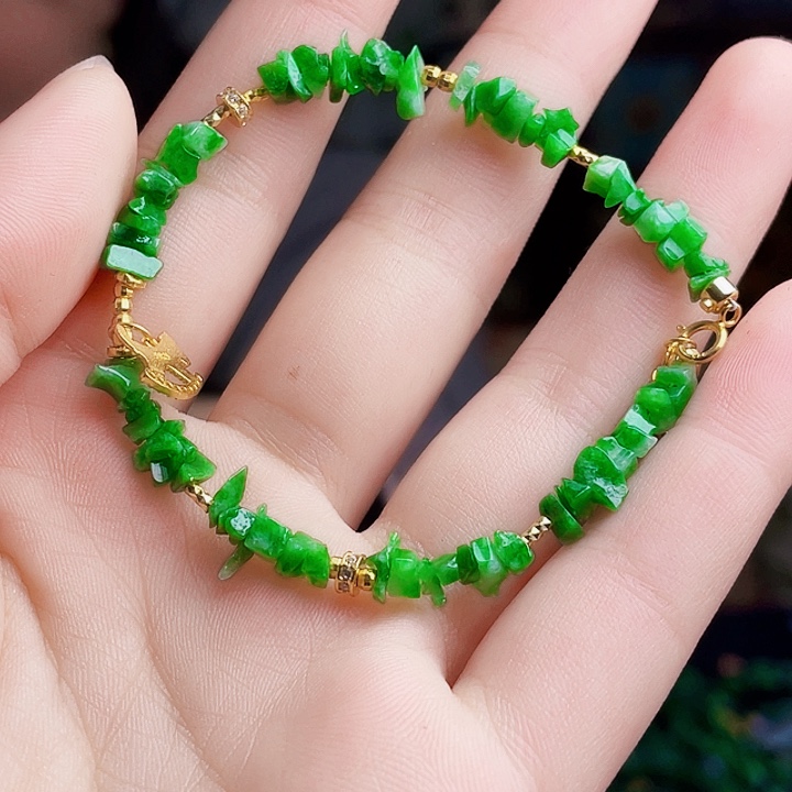 翡翠未镶嵌颈饰多样性