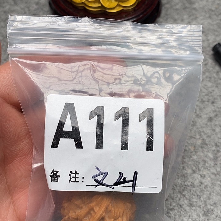 文玩核桃吊坠三棱