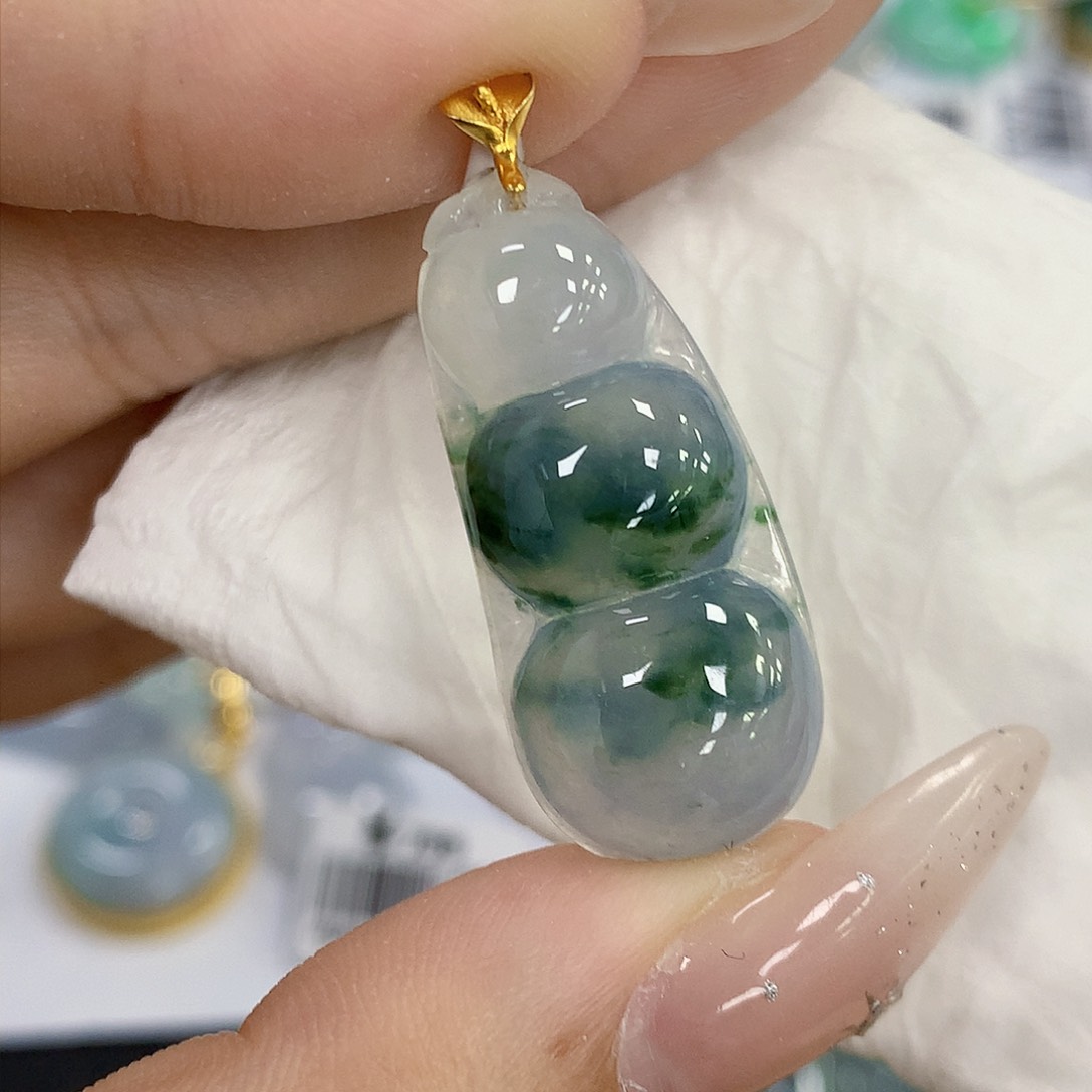 颈饰18K金镶嵌翡翠