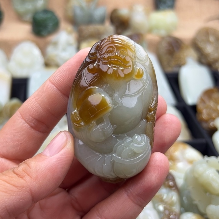 腾***雾颈饰未镶嵌和田玉（糖玉）