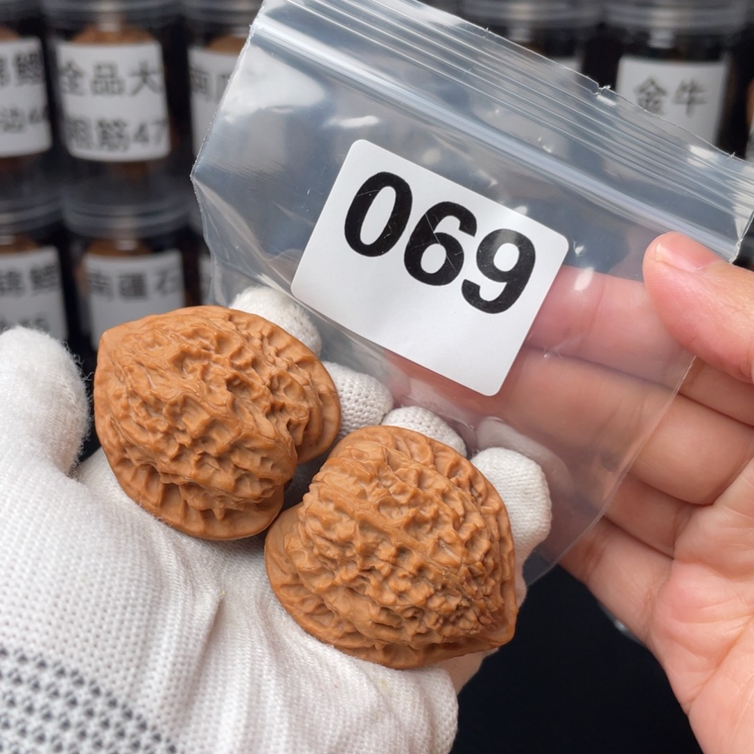 文玩核桃把件39金牛