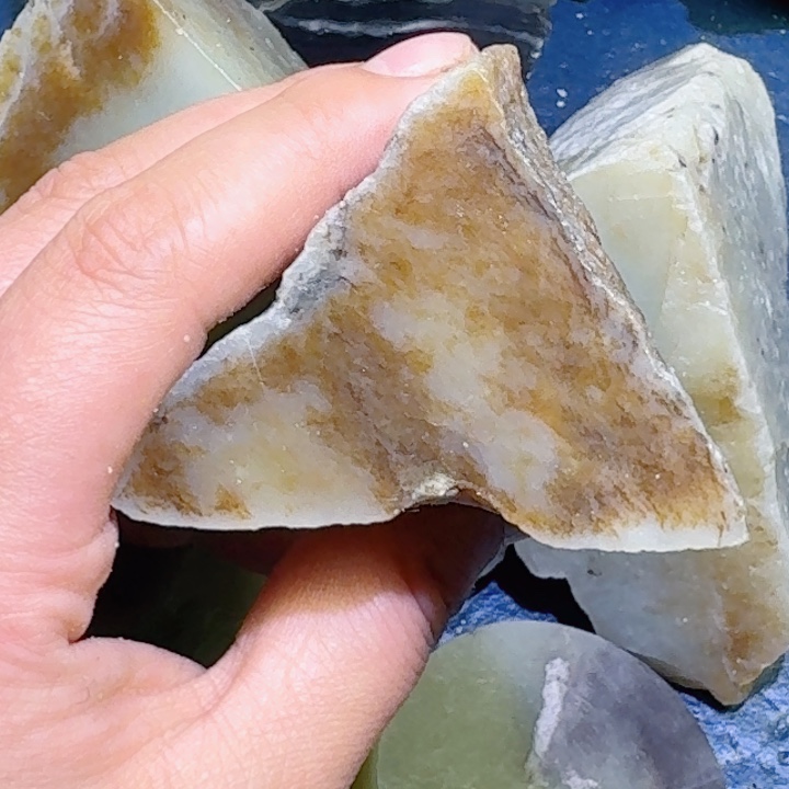 和田玉未镶嵌珠宝半成品