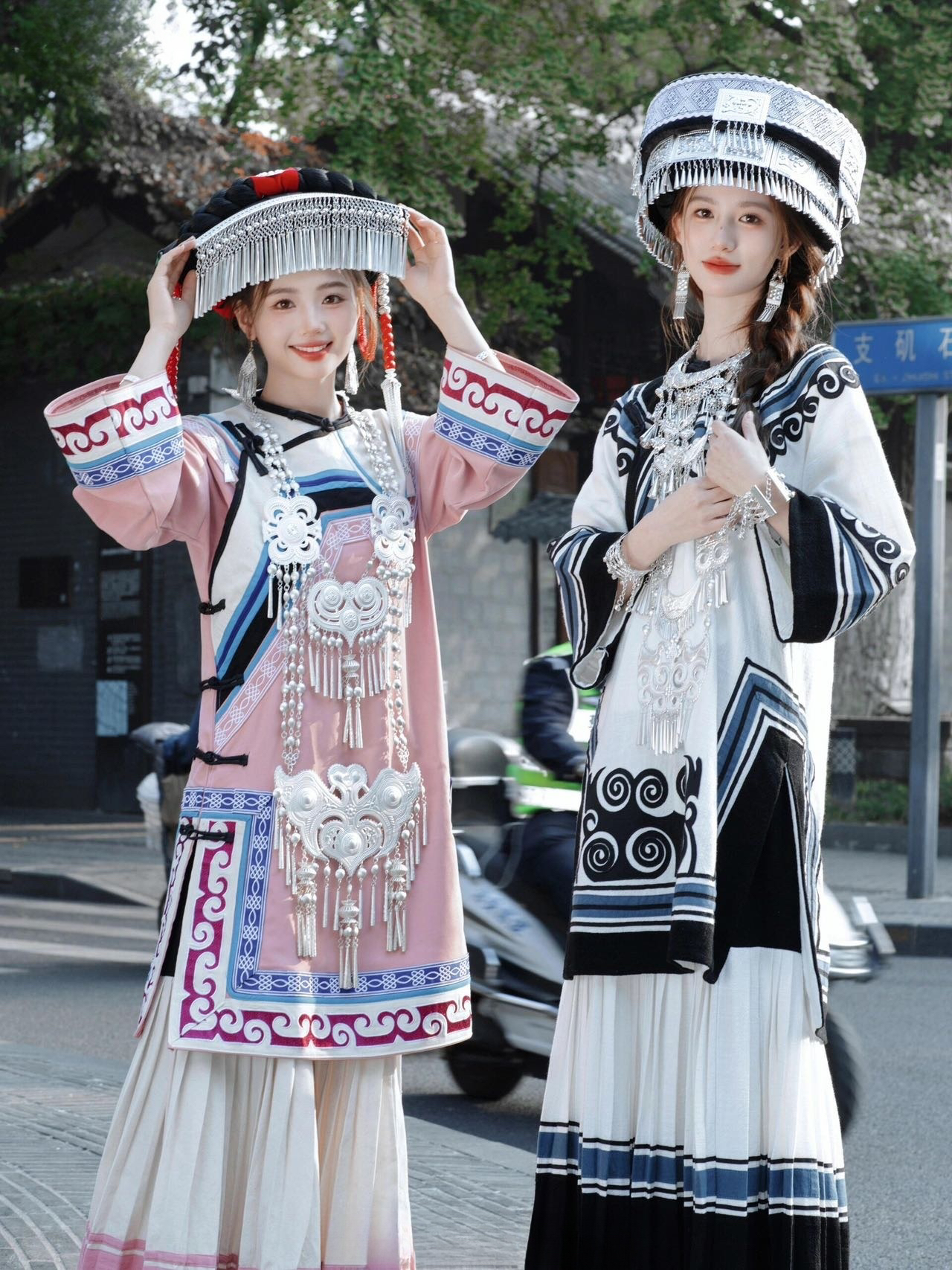 粉色苗疆少女彝族民族风服饰云南少数民族旅拍摄影服装
