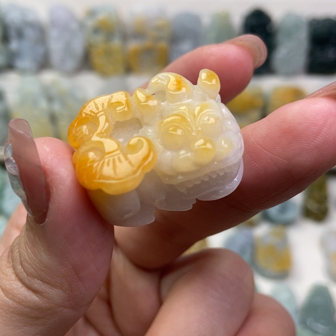 翡翠吊坠(赠链)未镶嵌