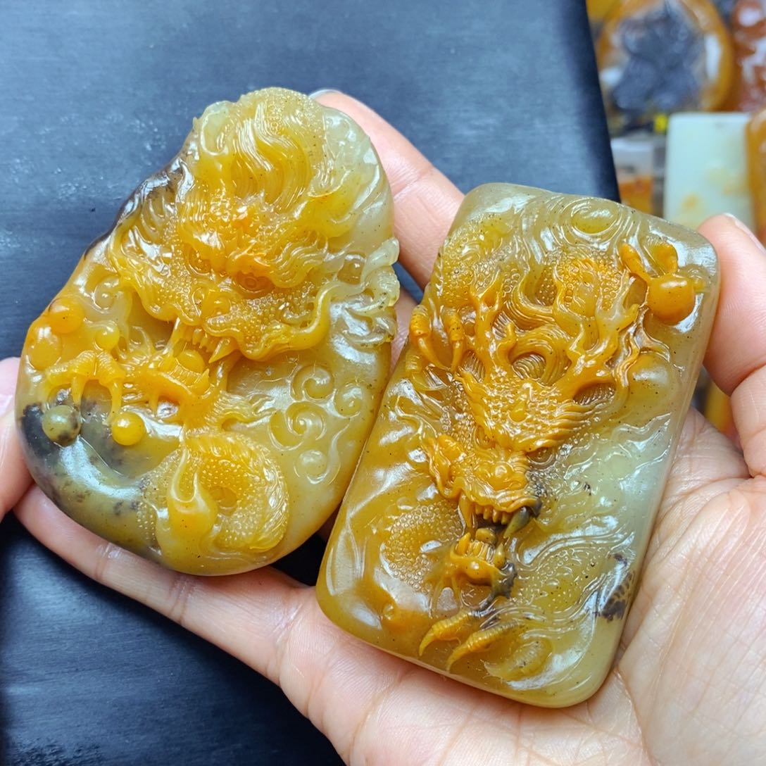 石英质玉（黄龙玉）颈饰未镶嵌