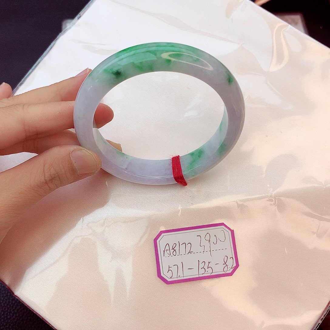 翡翠手镯未镶嵌翡翠