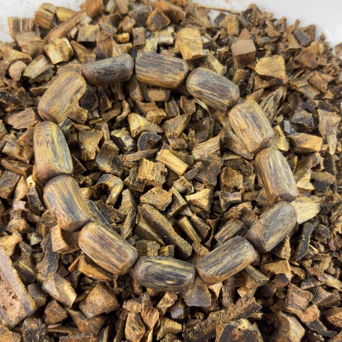 沉香沉香碎屑随型树心油单圈8克