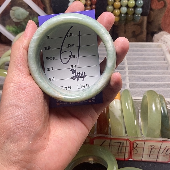 蛇纹石玉手镯未镶嵌