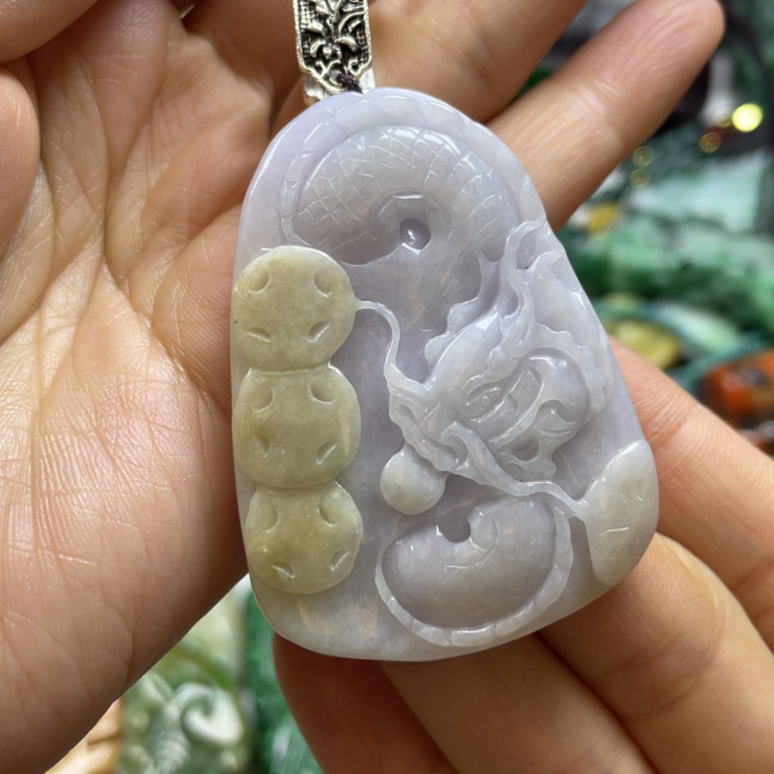 翡翠颈饰未镶嵌牌子